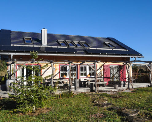 Photovoltaik Solaranlage mit Batteriespeicher – Privathaus in Peterzell erzeugt Solarstrom für den Eigenverbrauch in Schrägdachanlagen Weiterlesen → Photovoltaik Solaranlage – Privathaus in Reutin erzeugt Solarstrom